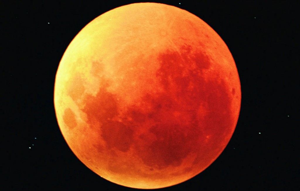 A Lua de Sangue Tô no Cosmos